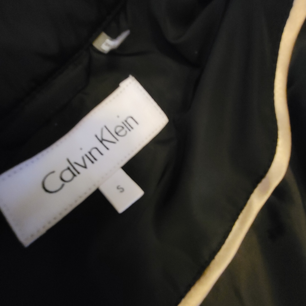 Calvin Klein - Picture 3 of 8